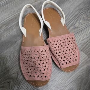 Reaction Kenneth Cole Pink and White Sandals